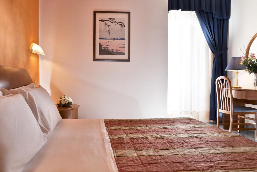 Hotel Parigi บิบิโอเน ภายนอก รูปภาพ